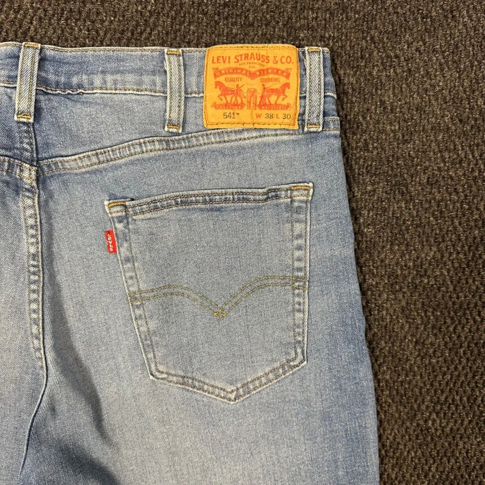 Levi's 541 Jeans Mens 38x30 Athletic Taper Light Wash Stretch Denim (Fit 37x29)